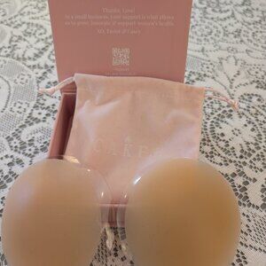 Cakes Body nipple covers pasties size OG color Honey EUC with box, storage bag